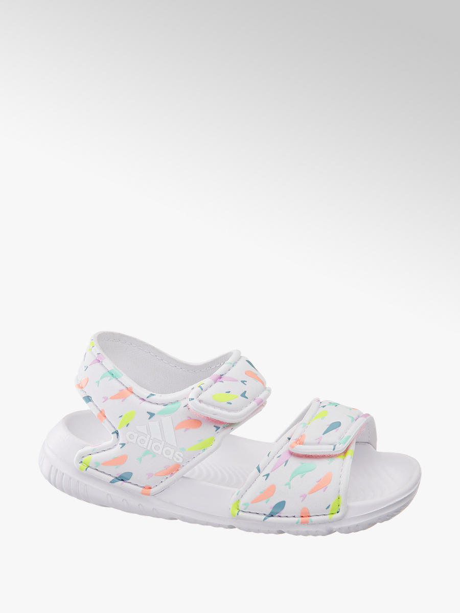 Plážové sandály Alta Swim I značky adidas v barvě bílá ... Plážové sandály Alta Swim I značky adidas v barvě bílá ...